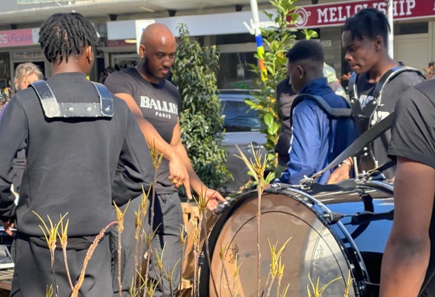 Brassband treedt op op de Groene Hilledijk - Foto Wibo van Gennip voor Open Rotterdam