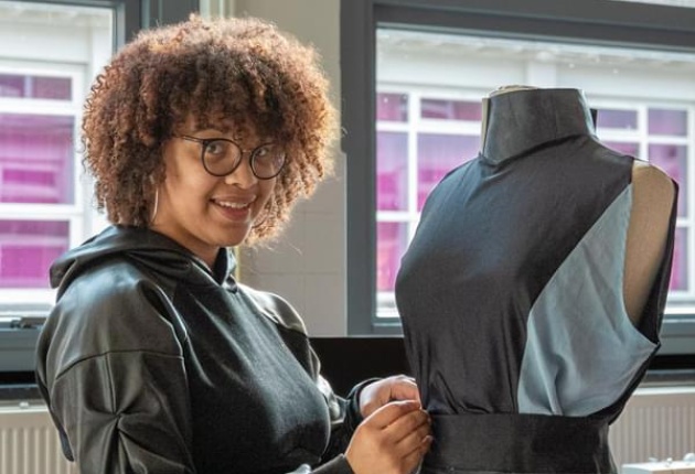 Cursist bij paspop