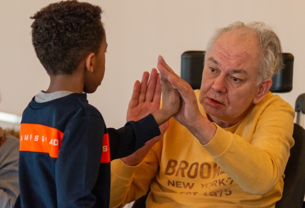 Kinderen dansen met ouderen lelie zorggroep 18 maart 2024