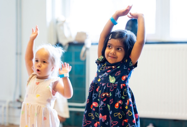 Meisjes dansen