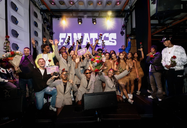 Deelnemers S3 Fanatics Finale op het podium bij WORM