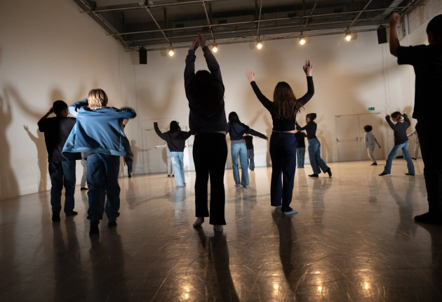 Leerlingen Jan Prins School dansen in Huis Conny Janssen Danst